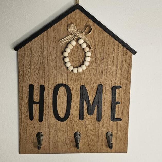 Chic wooden key hanger